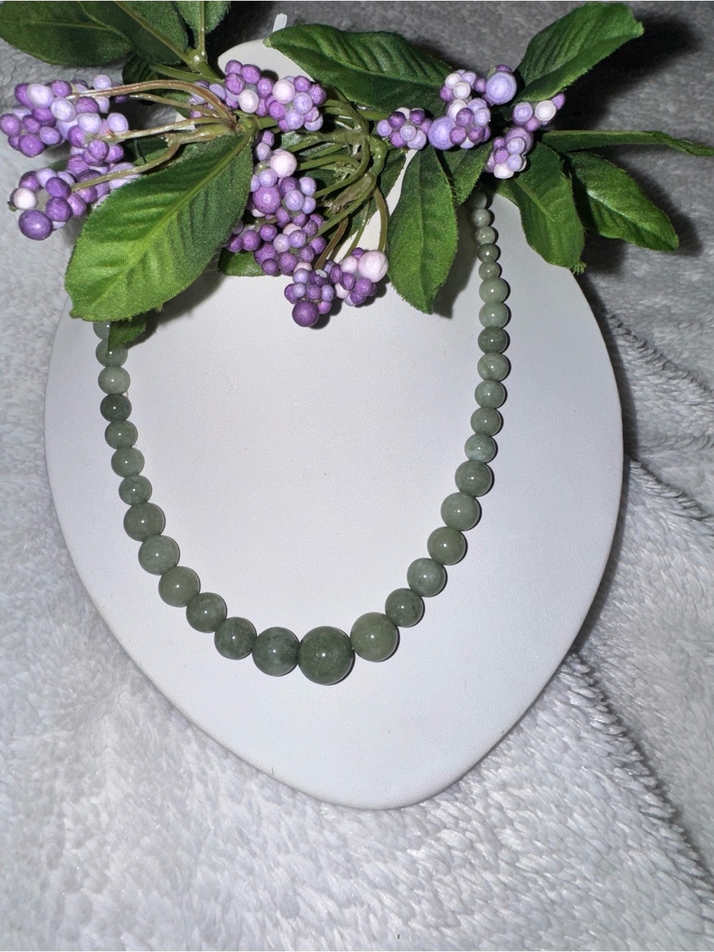 Vintage Graduated Green Jade Beaded Necklace, 18"